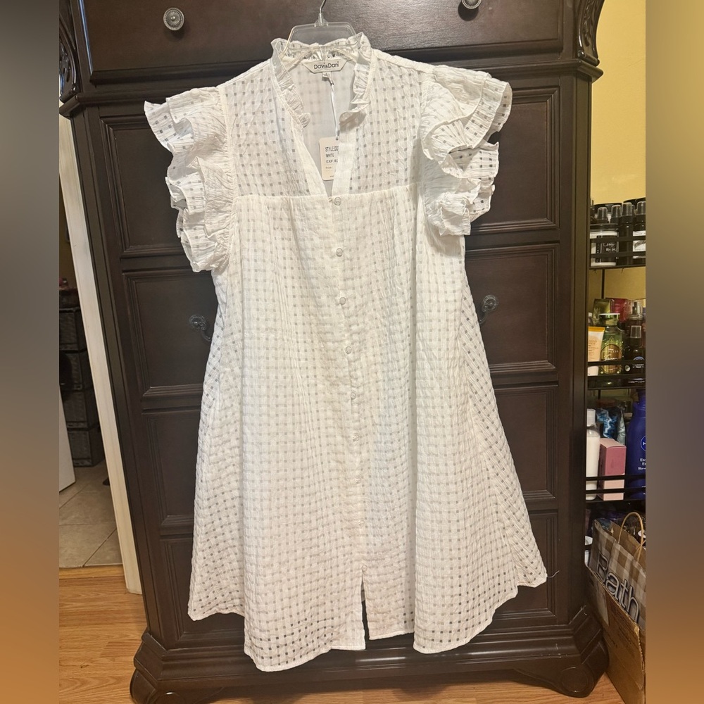 DAVI & DANI White Textured Ruffle Beautiful Dress 👗 NEW